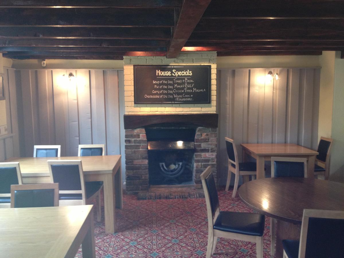 Sir Douglas Haig Inn Effingham エクステリア 写真