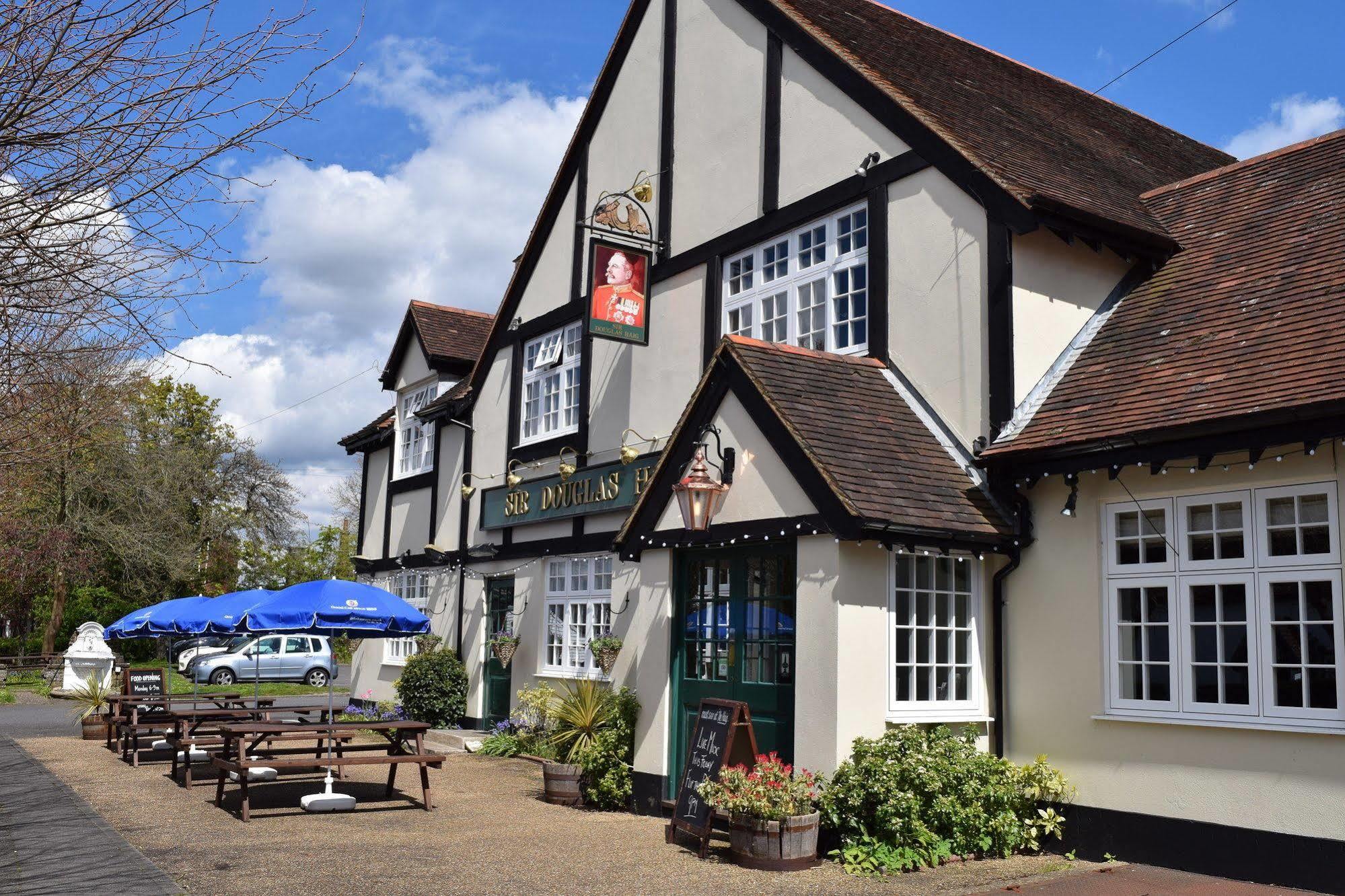 Sir Douglas Haig Inn Effingham エクステリア 写真