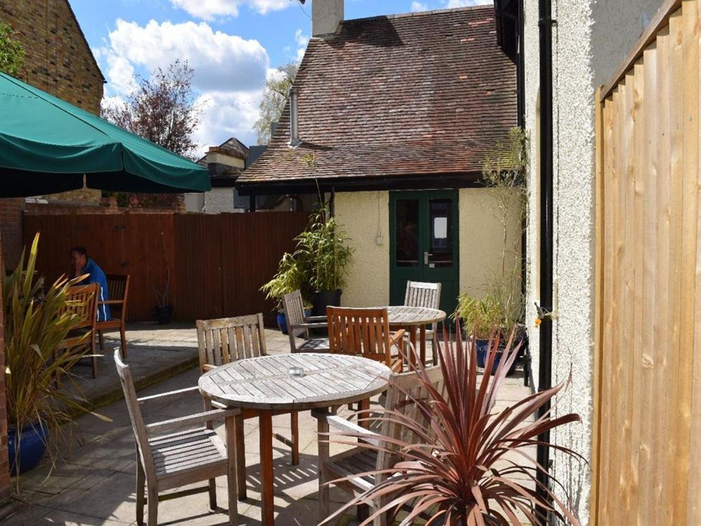 Sir Douglas Haig Inn Effingham エクステリア 写真