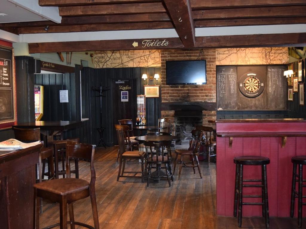 Sir Douglas Haig Inn Effingham エクステリア 写真