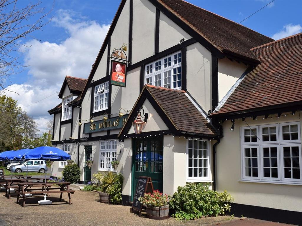 Sir Douglas Haig Inn Effingham エクステリア 写真